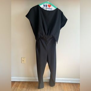 Top + bottom joint jumpsuit in black
